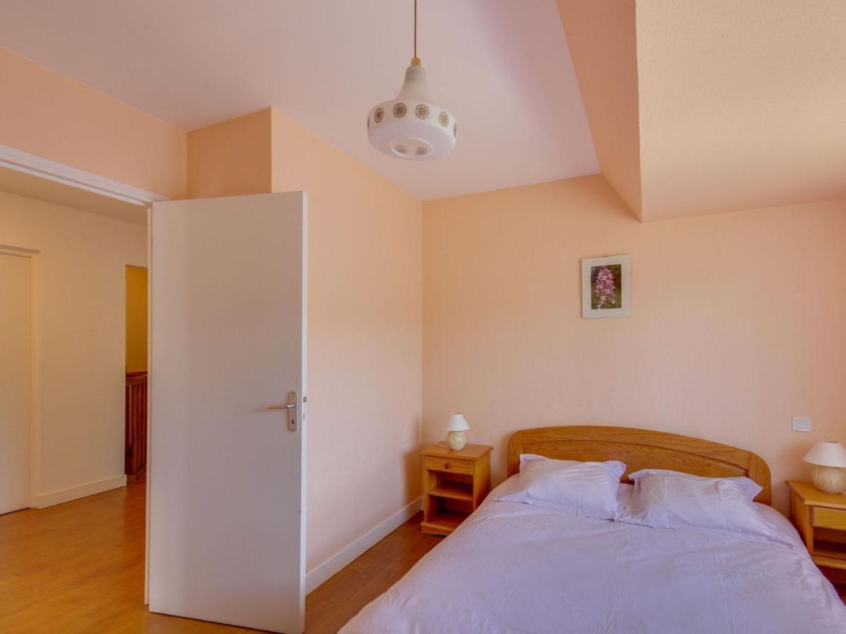 Beautiful Villa In The Parc Des Volcans D Auvergne Vic-sur-Cere Exterior photo