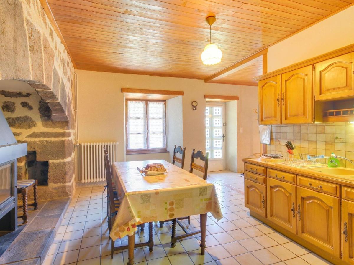 Beautiful Villa In The Parc Des Volcans D Auvergne Vic-sur-Cere Exterior photo
