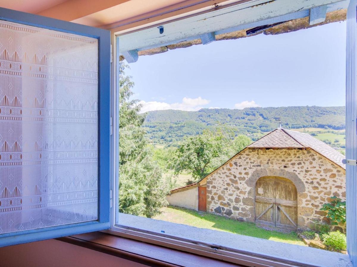 Beautiful Villa In The Parc Des Volcans D Auvergne Vic-sur-Cere Exterior photo