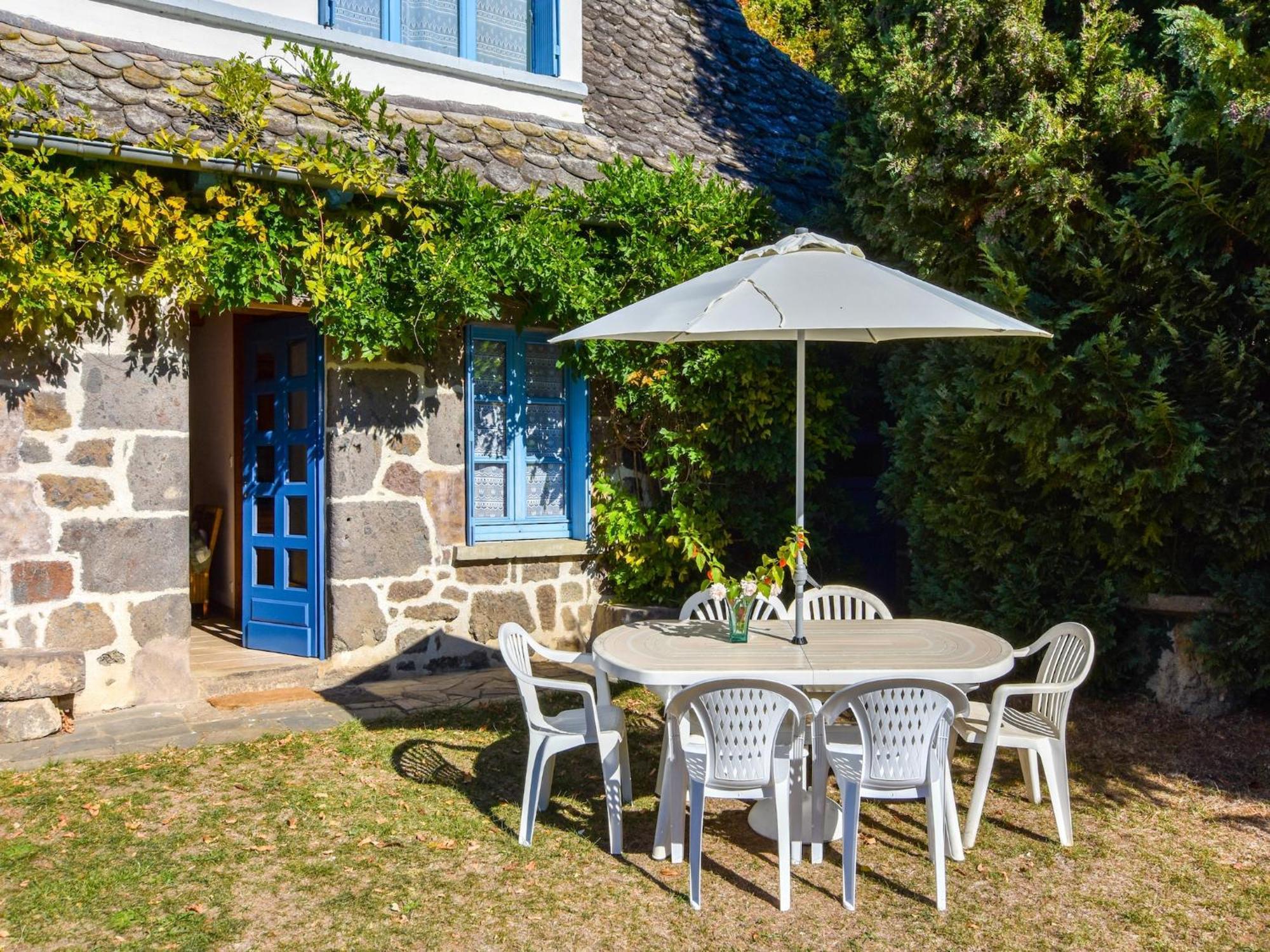 Beautiful Villa In The Parc Des Volcans D Auvergne Vic-sur-Cere Exterior photo